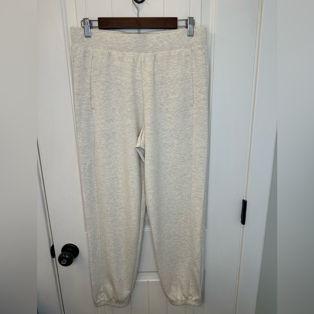 NWT Lou & Grey Scuba Soft Joggers Pants Size Medium Heathered Cream Gray - Picture 2 of 6